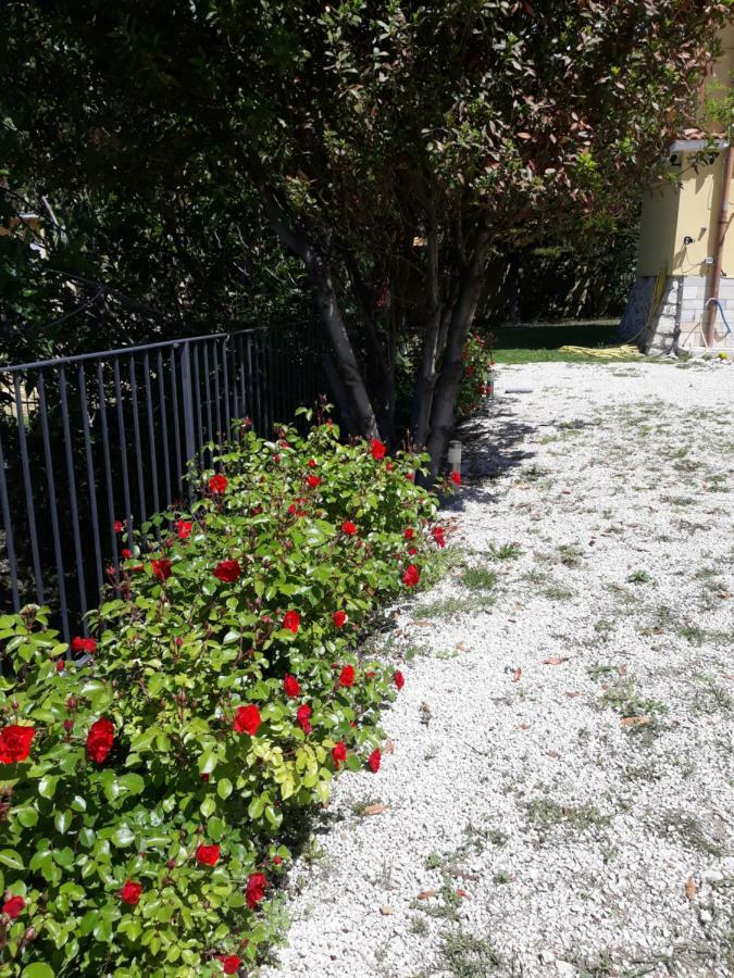 Villa Immersa Nel Verde LʼAquila Buitenkant foto